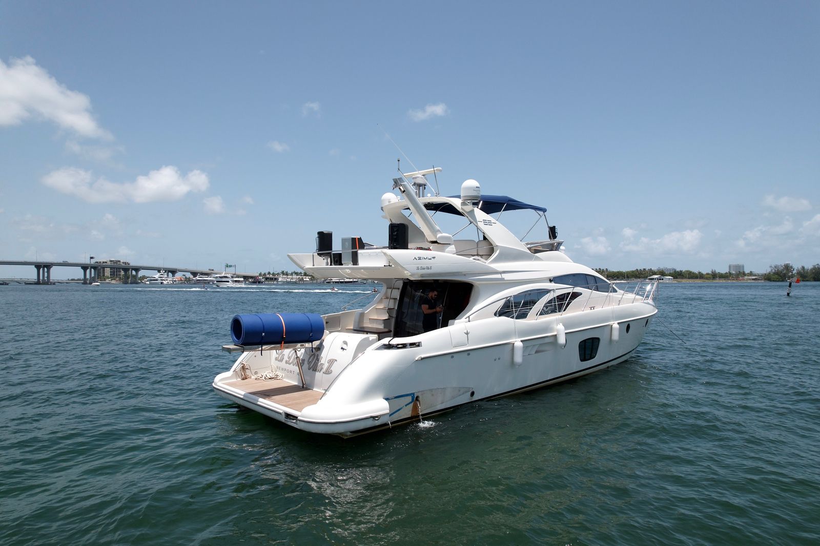 70ft Azimut